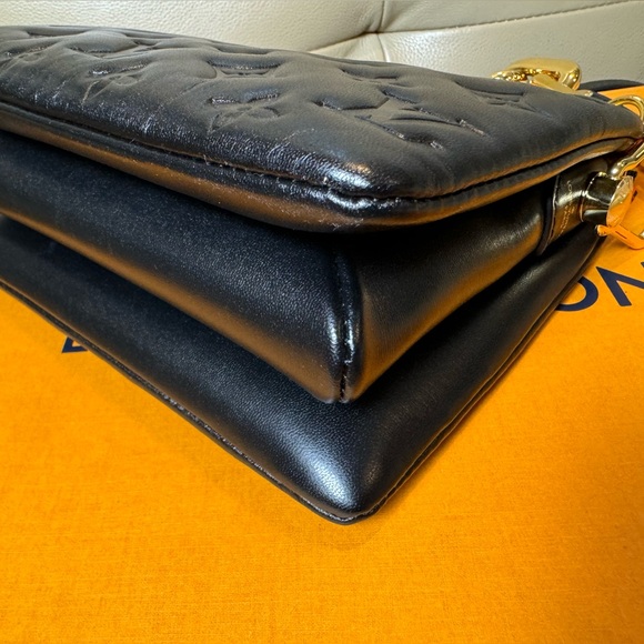 Louis Vuitton Coussin BB Monogram-embossed bag - Picture 8 of 11